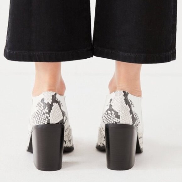 URBAN OUTFITTERS Western Jameson Snakeskin Ankle Bootie | Size 8 - Picture 5 of 12